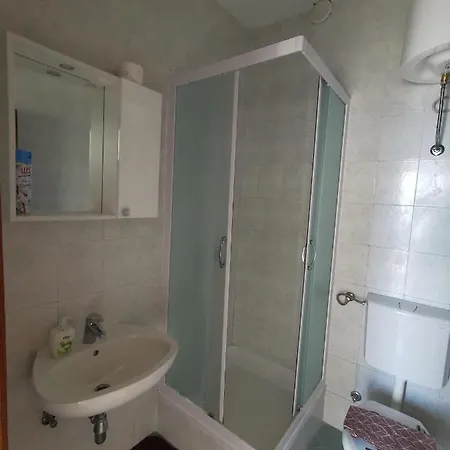 Lira 2 Apartman *